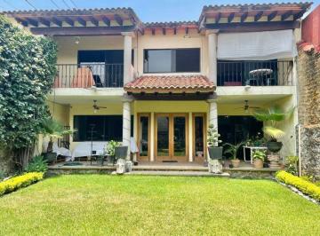 Casa · 230m² · 3 Recámaras · 2 Estacionamientos · Casa en Venta en Maravillas