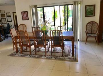 Casa · 300m² · 2 Recámaras · 3 Estacionamientos · Casa en Venta en Lomas de Ahuatlán