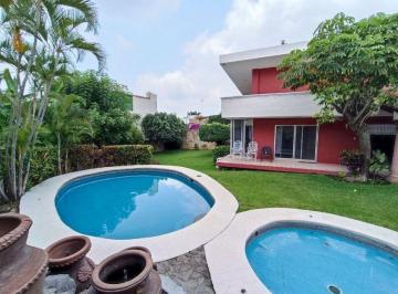 Casa · 460m² · 4 Recámaras · 2 Estacionamientos · Casa en Venta en Delicias