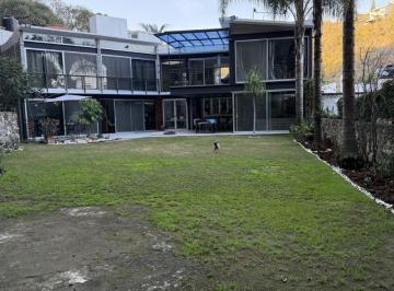 Casa · 635m² · 4 Recámaras · 2 Estacionamientos · Casa en Venta en La Cañada