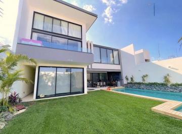 Casa · 600m² · 4 Recámaras · Casa en Venta en Lomas de Ahuatlán