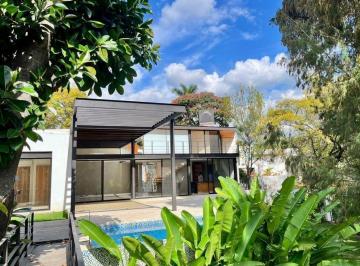 Casa · 5 Recámaras · Casa en Venta en Analco