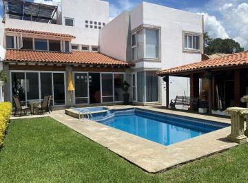 Casa · 4 Recámaras · Casa en Venta en Lomas de Ahuatlán