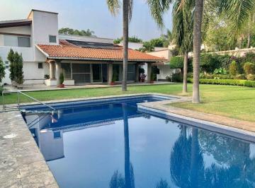 Casa · 450m² · 3 Recámaras · 3 Estacionamientos · Casa en Venta en Vista Hermosa