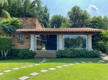 Casa · 1551m² · 5 Recámaras · Casa en Venta en Los Apantles