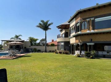 Casa · 1700m² · 8 Recámaras · 6 Estacionamientos · Casa en Venta en La Herradura