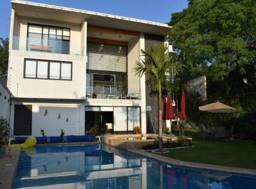 Casa · 784m² · 8 Recámaras · 4 Estacionamientos · Casa en Venta en Ampliación 3 de Mayo