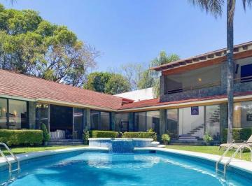 Casa · 838m² · 7 Recámaras · 4 Estacionamientos · Casa en Venta en Rinconada Vista Hermosa