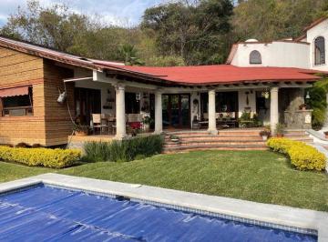 Casa · 390m² · 3 Recámaras · 2 Estacionamientos · Casa en Renta en Cliserio Alanis