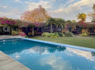Casa · 700m² · 4 Recámaras · 6 Estacionamientos · Casa Sola en Privada con Seguridad, Vista Hermosa Cuernavaca, Cerca de City Market