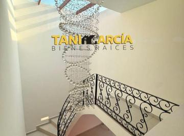 Casa de 3 habitaciones, Orizaba · Vendo Amplia Casa con Excelentes Acabados en Orizaba!