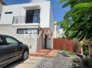 Casa en condominio · 145m² · 3 Recámaras · 2 Estacionamientos · Casa en Venta en Cumbres del Lago - (4)