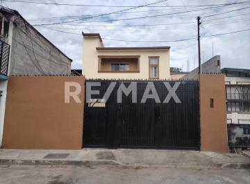 Casa · 140m² · 3 Recámaras · 2 Estacionamientos · Casa en Venta con Patio Amplio Col. Guaycura - (4)