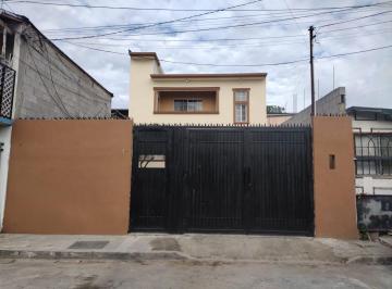 Casa · 140m² · 3 Recámaras · 2 Estacionamientos · Casa en Venta con Patio Amplio Col. Guaycura - (4)
