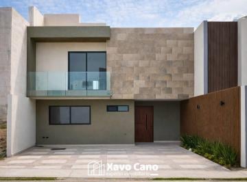 Casa · 260m² · 4 Recámaras · 2 Estacionamientos · Casa con Recámara en Planta Baja en San Ángel 5