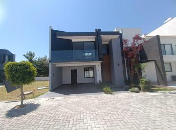 Casa en condominio · 239m² · 3 Recámaras · 2 Estacionamientos · Casa en Parque Foresta en Lomas de Angelopolis III - Sach, Puebla