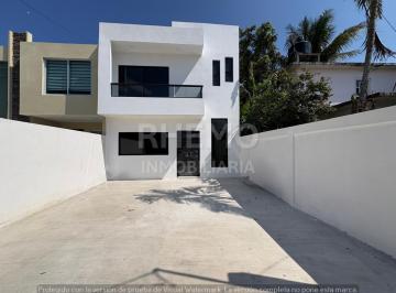Casa · 144m² · 4 Recámaras · 2 Estacionamientos · Casa Venta 4 Hab. Col. Ruiz Cortinez Tuxpan Veracruz