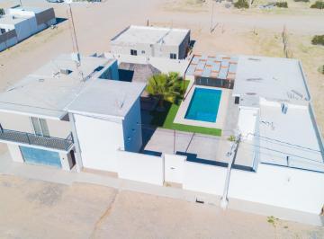 Casa · 500m² · 3 Recámaras · 5 Estacionamientos · Casa en Renta por Mes con Alberca en Puerto Peñasco