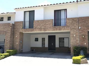Casa de 3 habitaciones, Querétaro · Casa en Venta Juriquilla, Cumbres del Lago, 3 Recs. 2.5 Baños, Estudio, Sala Tv y Cuarto de Servici
