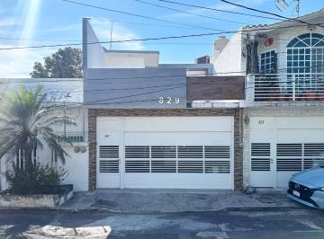 Casa · 160m² · 2 Recámaras · 2 Estacionamientos · Boca del Río, Casa en Venta de 2 Recámaras y Amplia Terraza