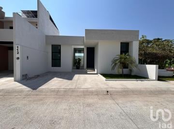 Casa · 130m² · 3 Recámaras · 1 Estacionamiento · Venta de Casa Completamente Nueva en Fracc. La Herradura