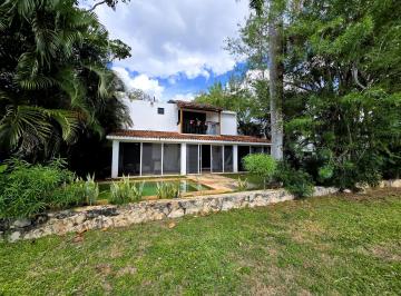 Casa · 296m² · 3 Recámaras · 6 Estacionamientos · Casa con Vista Al Campo de Golf en El Prestigioso Club de Golf La Ceiba