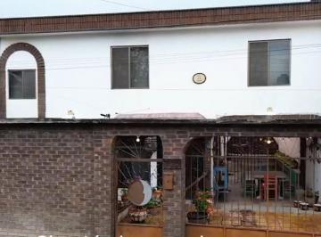 Casa · 233m² · 4 Recámaras · Casa en Venta Cerca de Centros Comerciales.