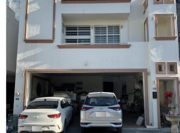 Casa · 225m² · 2 Estacionamientos · Casa en La Rioja Privada Leiva