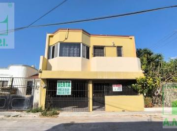 Casa · 221m² · 4 Recámaras · 2 Estacionamientos · Casa Grande Excelente Ubicacion en Campeche