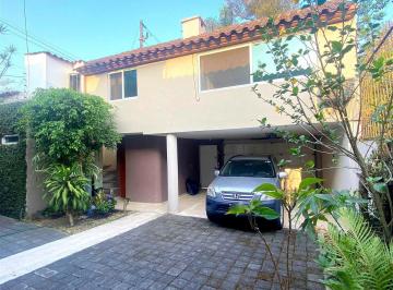 Casa · 270m² · 3 Recámaras · 3 Estacionamientos · Casa en Venta en Fuentes de Las Ánimas, con Alberca y Jardín