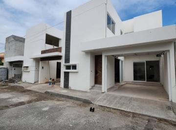 Casa · 115m² · 3 Recámaras · 1 Estacionamiento · Venta de Casa en Graciano Sánchez Romo con Recamara en Planta Baja