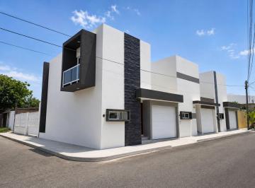Casa · 115m² · 3 Recámaras · 1 Estacionamiento · Venta de Casa en Graciano Sánchez Romo con Recamara en Planta Baja