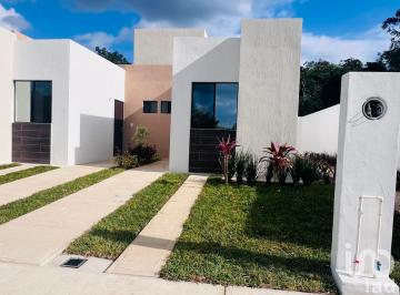 Casa · 44m² · 2 Recámaras · 1 Estacionamiento · Casa de Dos Recámaras en Venta en Fraccionamiento Cerrado en Supermanzana 249 Cancún Quintana Roo