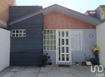 Casa · 98m² · 2 Recámaras · 2 Estacionamientos · Casa en Venta en Col Bugambilias, Puebla
