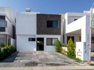 Casa · 224m² · 3 Recámaras · 3 Estacionamientos · Casa en Venta Fraccionamiento Biogrand Juriquilla, Querétaro