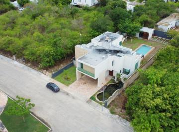 Casa de 4 habitaciones, Mérida · Casa en Renta con Piscina y Paneles Solares en Privada La Rejoyada