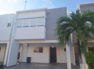 Casa de 3 habitaciones, Solidaridad · Casa en Renta Olivos con Paneles Solares en Playa del Carmen, Quintana Roo