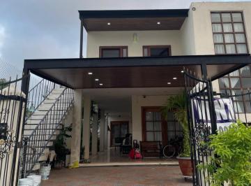 Casa · 300m² · 2 Recámaras · 2 Estacionamientos · Casa en Venta en Chicxulub Puerto, Progreso