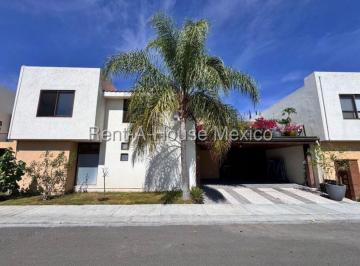 Casa en condominio de 4 habitaciones, Corregidora · Casa en Venta con 3 Recámaras Una en Pb, Roof y Jardín, Puerta Real Corregidora Gpt2063