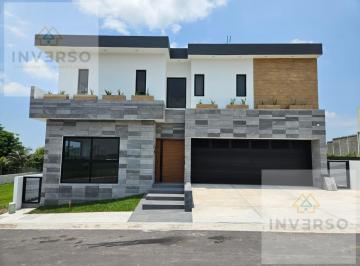 Casa · 480m² · 5 Recámaras · 2 Estacionamientos · Lujosa Residencia en Villas Coral en La Riviera Veracruzana