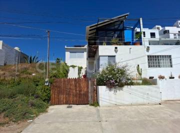 Casa · 124m² · 2 Recámaras · 1 Estacionamiento · Casa en Renta Amueblada en Lomas del Sauzal, Ensenada, B. C