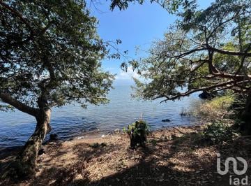 Terreno / Lote · 2048m² · Terreno en Venta a Orilla del Lago en Catemaco, Veracruz