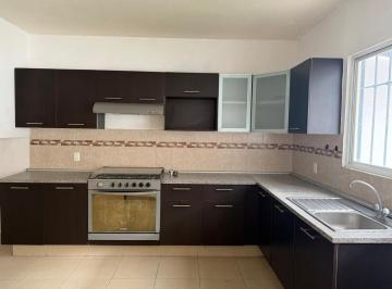 Casa de 3 habitaciones, Toluca · Casa en Renta, Toluca de Lerdo, Conjunto Urbano Villa Toscana