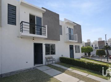 Casa · 101m² · 3 Recámaras · 1 Estacionamiento · Casa en Venta, Valle de Santiago, Queretaro. Condominio Privado