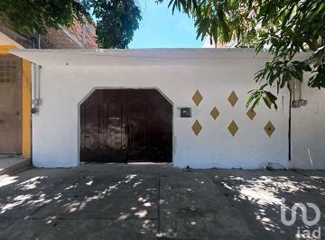 Casa · 166m² · 8 Recámaras · 1 Estacionamiento · Casa Habitacional Zapata