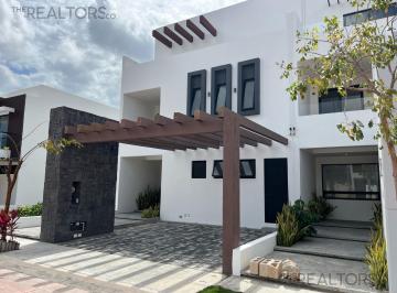 Casa · 291m² · 3 Recámaras · 2 Estacionamientos · Casa en Residencial Río