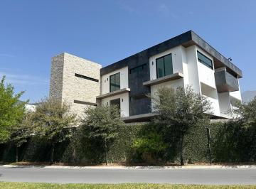 Casa · 629m² · 4 Recámaras · 6 Estacionamientos · Casa en Venta en Lagos del Vergel