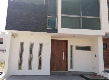 Casa de 4 habitaciones, Tlajomulco de Zúñiga · Casa de 4 Recamaras en Renta en Coto Privado, Casa Fuerte.