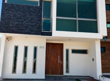 Casa de 4 habitaciones, Tlajomulco de Zúñiga · Casa de 4 Recamaras en Renta en Coto Privado, Casa Fuerte.