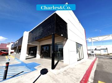Local comercial · 64m² · 50 Estacionamientos · Local en Renta